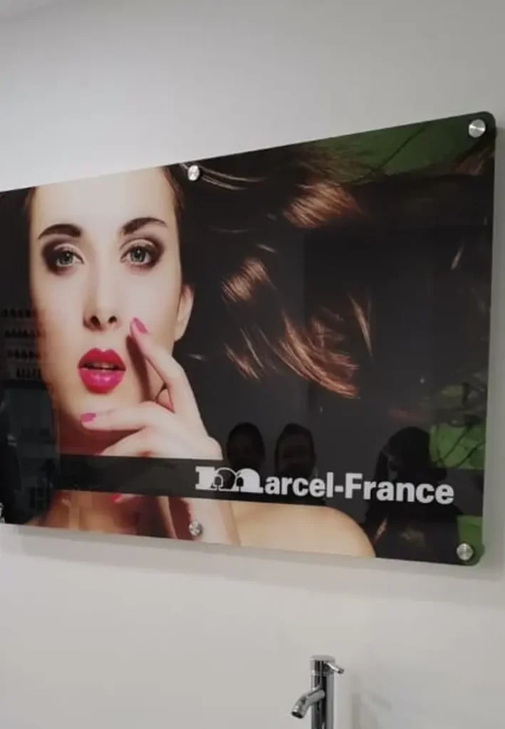 Diseño de muros de impacto 2D con gran formato para interiores y recepciones