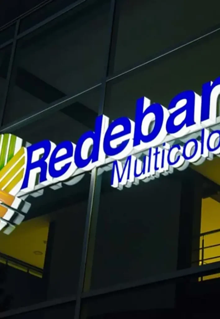 Aviso fachada Redeban