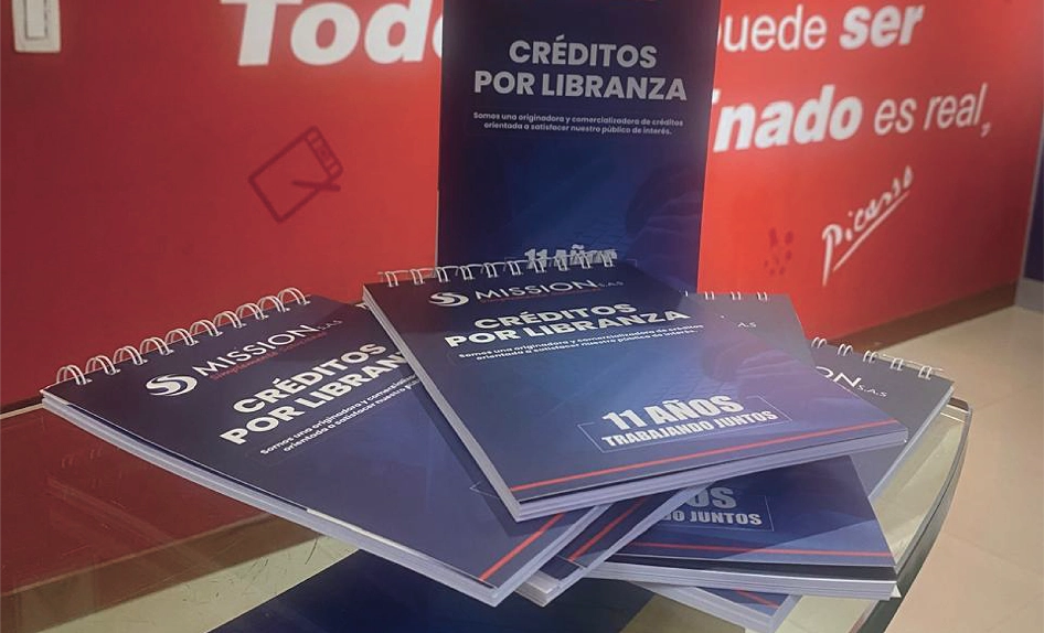 Pila de cuadernos corporativos argollados personalizados para Mission S.A.S., impresos en alta resolución con acabados profesionales, realizados por el área de litografía de Bresspop Publicidad.